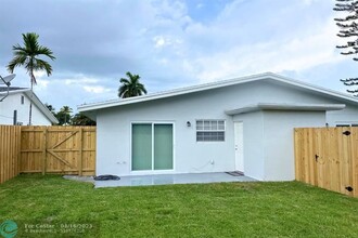840 SW 14th St in Fort Lauderdale, FL - Foto de edificio - Building Photo