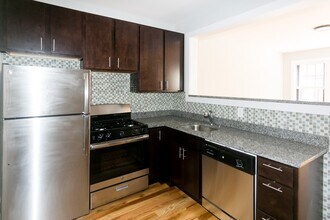 4436 N Wolcott Ave, Unit J04P in Chicago, IL - Foto de edificio - Building Photo