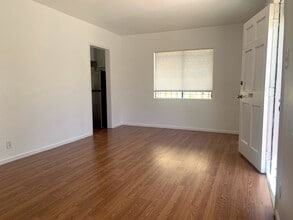 1209 E Doidge Ct in Long Beach, CA - Foto de edificio - Building Photo