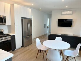 Oasis at the ROW in Los Angeles, CA - Building Photo