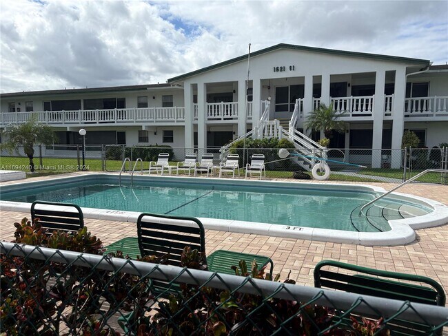 1631 NW 46th Ave in Lauderhill, FL - Building Photo - Building Photo