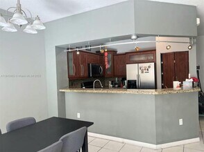 913 NW 100th Ave in Pembroke Pines, FL - Building Photo - Building Photo