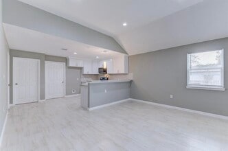 5824 Glen Lee Dr in Humble, TX - Building Photo - Building Photo