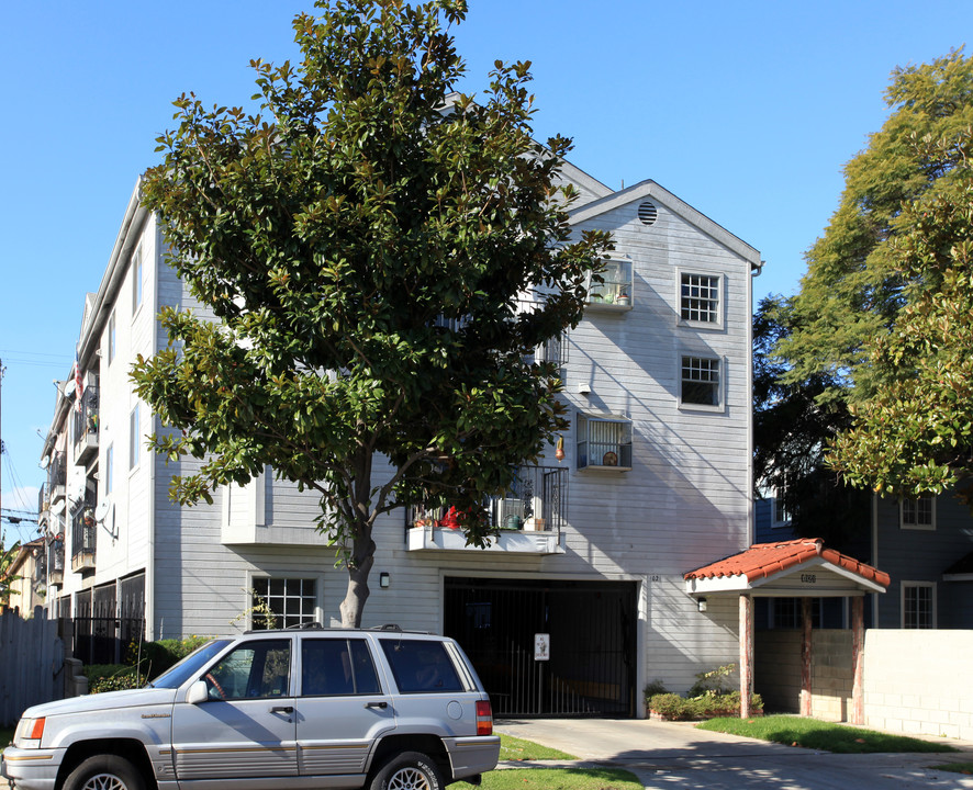 1021 Gladys Ave in Long Beach, CA - Building Photo