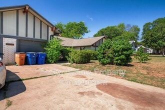 2025 Monarch Dr in Austin, TX - Building Photo - Building Photo