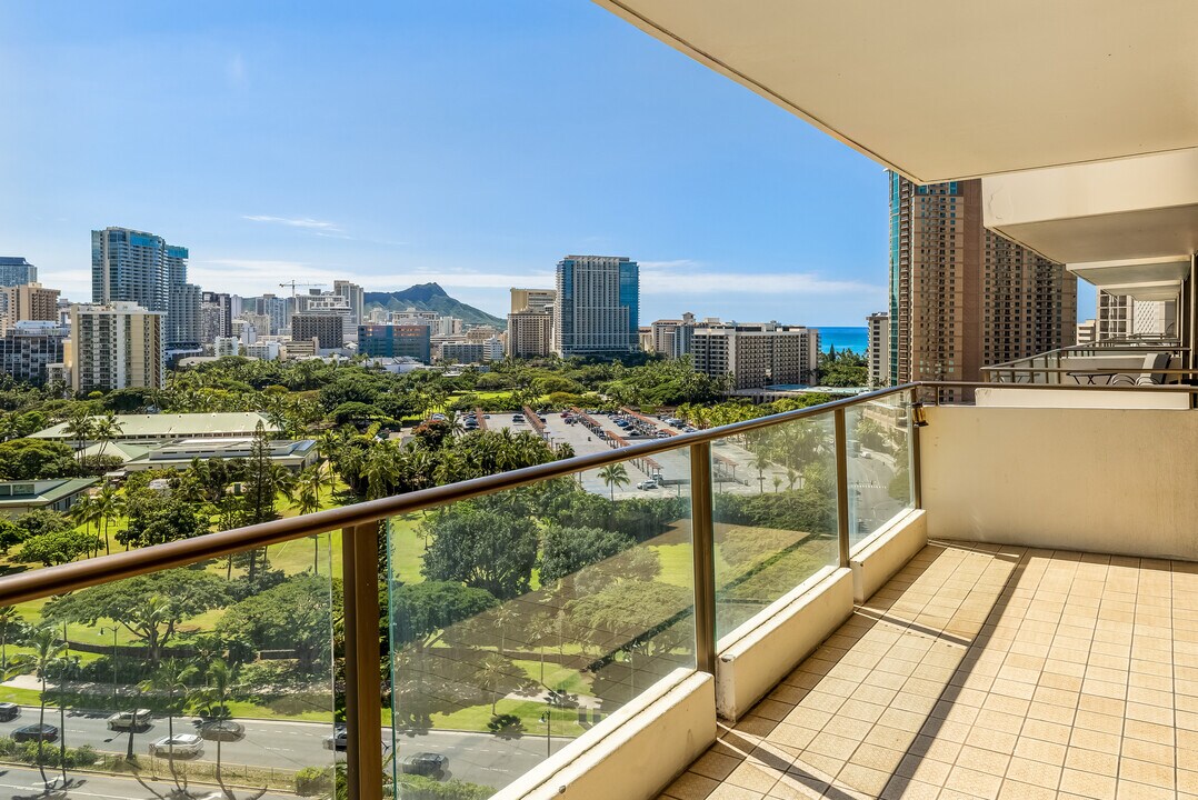 1860 Ala Moana Blvd, Unit 1707 in Honolulu, HI - Building Photo