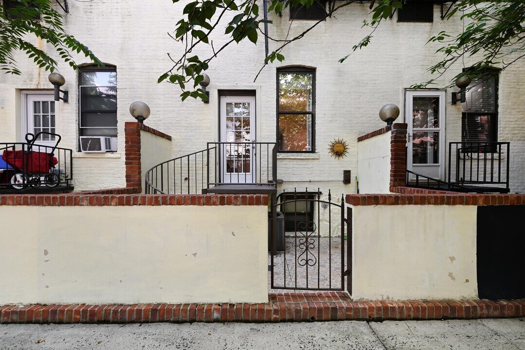 222-224 48th St in Union City, NJ - Building Photo