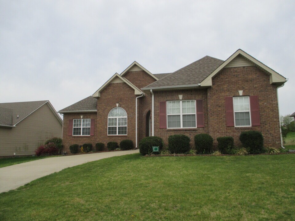3260 Twelve Oaks Blvd in Clarksville, TN - Building Photo