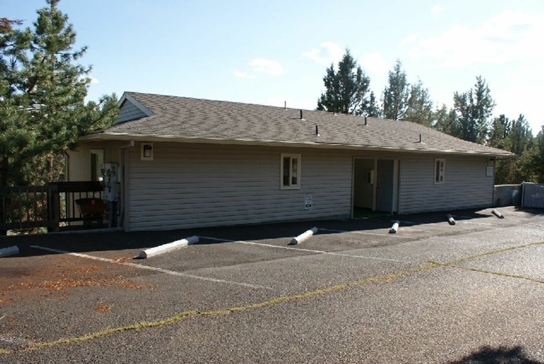 1597 NW Portland Ave in Bend, OR - Foto de edificio