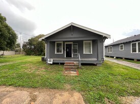2781 Sabine Pass Ave in Beaumont, TX - Building Photo