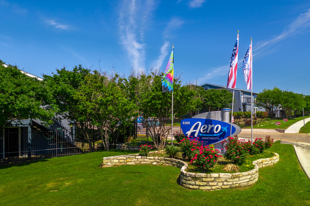 Aero Apartments in Fort Worth, TX - Building Photo