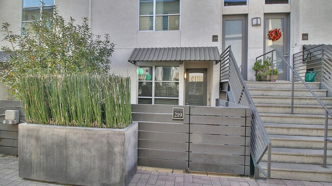 1 E Julian St in San Jose, CA - Building Photo - Building Photo