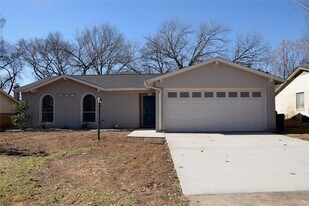 811 Meadowlark Dr in Mansfield, TX - Building Photo