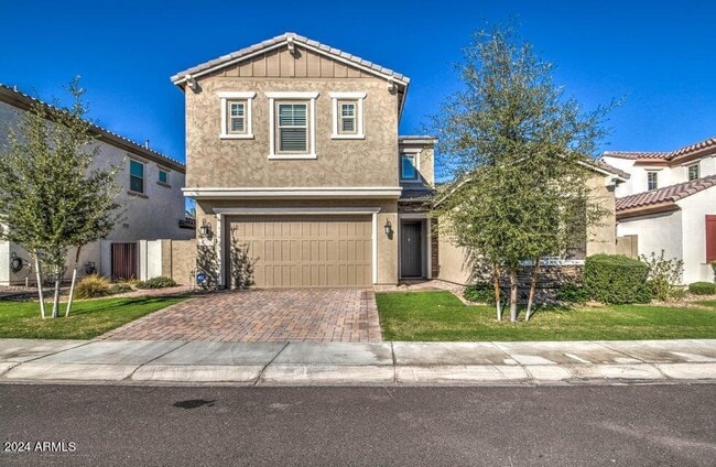 property at 922 W Yellowstone Way