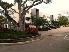 3050 NW 68th St in Fort Lauderdale, FL - Building Photo - Building Photo