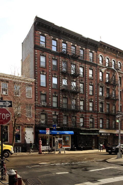 WEST VILLAGE in New York, NY - Building Photo