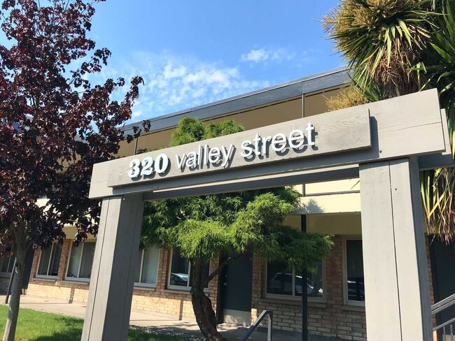 Valley Street Apartments in Seattle, WA - Building Photo - Building Photo