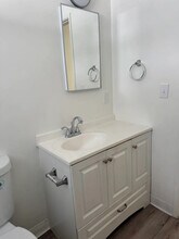 1920 W Verdugo Ave, Unit c in Burbank, CA - Foto de edificio - Building Photo