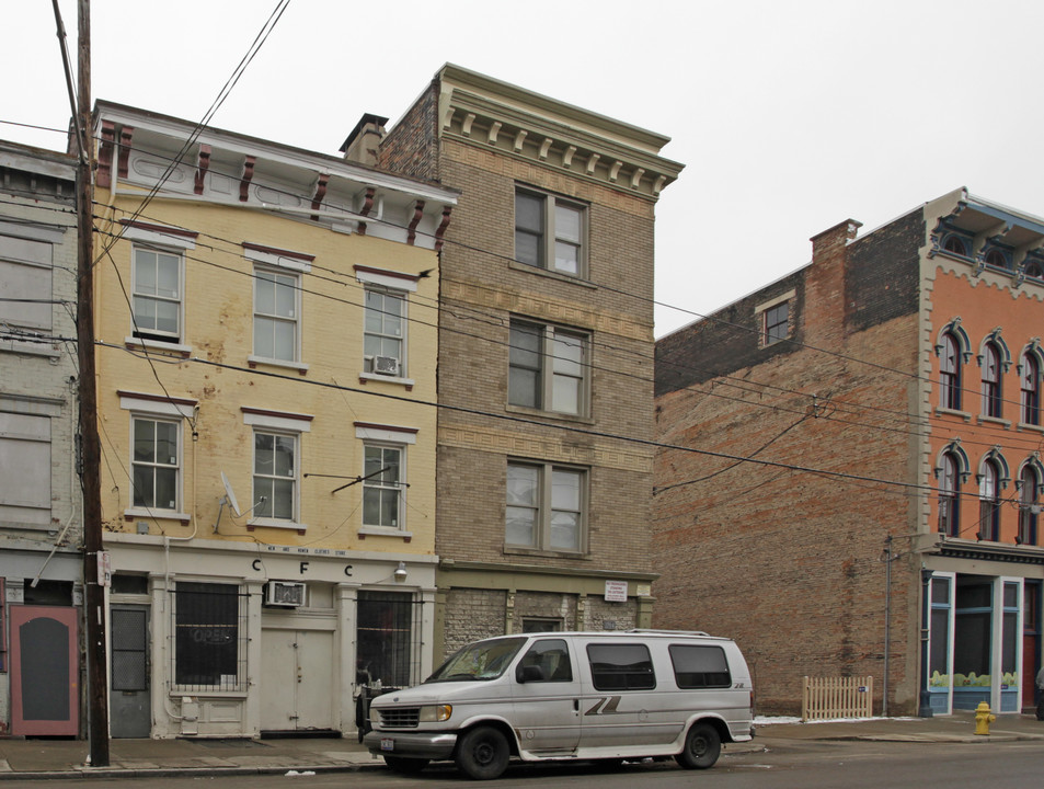 1704 Vine St in Cincinnati, OH - Building Photo