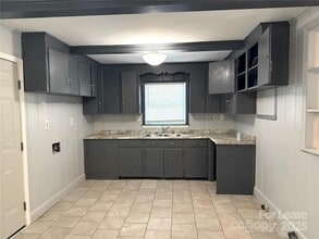 3900 Crestridge Dr in Charlotte, NC - Building Photo - Building Photo