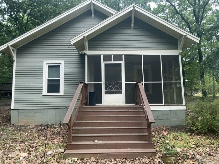 1040 Cox Lake Rd in Belton, SC - Building Photo