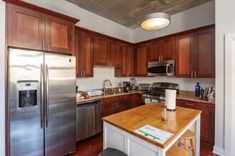 3245 N Ashland Ave, Unit 2a in Chicago, IL - Foto de edificio - Building Photo