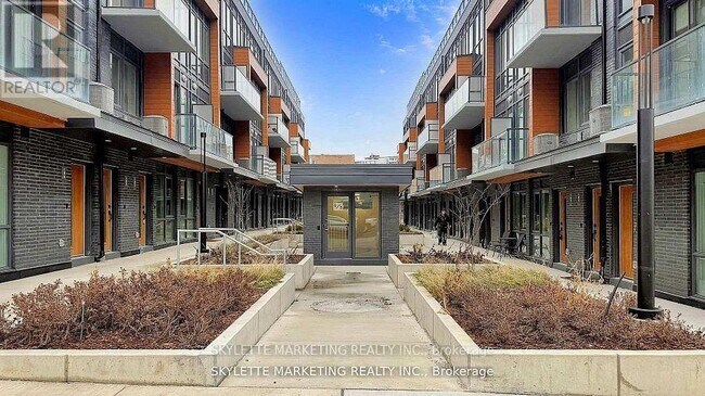 71 Curlew Dr in Toronto, ON - Building Photo - Building Photo