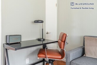 329 Hawthorne Ave in Palo Alto, CA - Foto de edificio - Building Photo