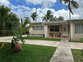 6420 SW 18th Terrace in Miami, FL - Building Photo - Building Photo
