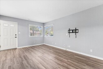 2800 Bidwell St in Davis, CA - Building Photo - Building Photo