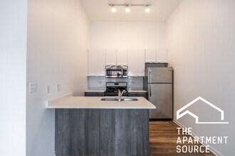 2700 W North Ave, Unit 205 in Chicago, IL - Foto de edificio - Building Photo