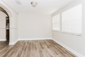 108 N 13th St in Lantana, FL - Foto de edificio - Building Photo
