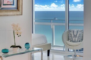 6801 Collins Ave, Unit 1206 in Miami Beach, FL - Building Photo