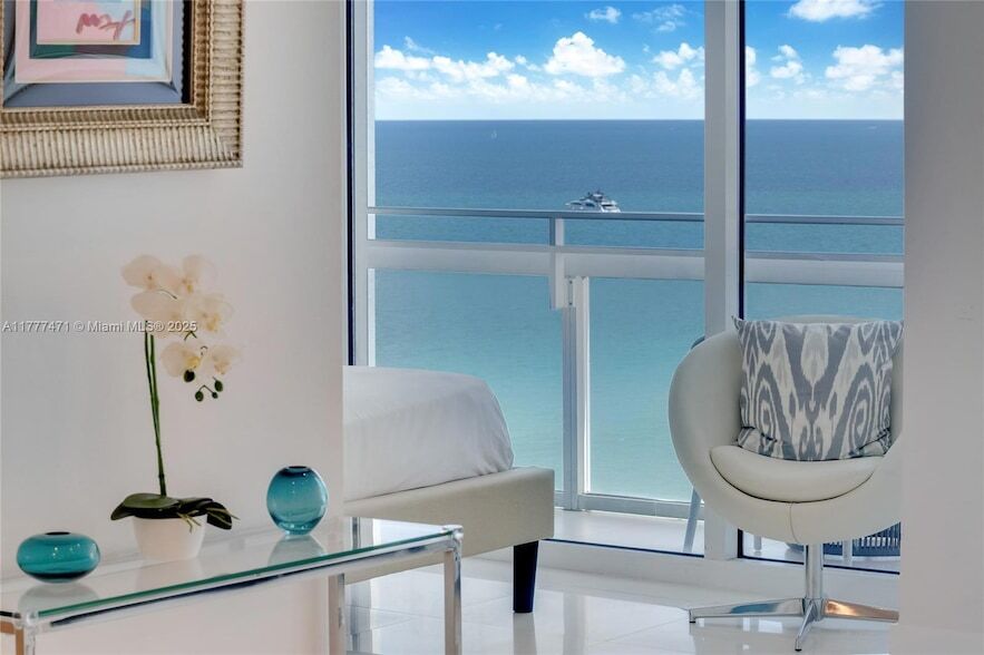 6801 Collins Ave, Unit 1206 in Miami Beach, FL - Foto de edificio