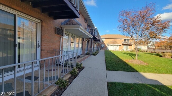 15 Cottage St in Midland Park, NJ - Building Photo - Building Photo