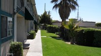 Campus Ave in Upland, CA - Foto de edificio - Building Photo