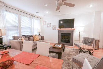 1008 Tremont St in Boston, MA - Building Photo - Building Photo