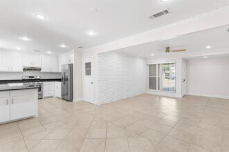 831 Warren Way in Richardson, TX - Building Photo - Building Photo