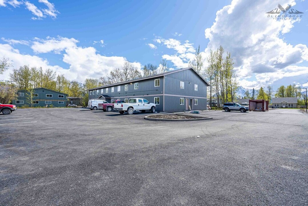 415 E Beaver Ave in Palmer, AK - Building Photo