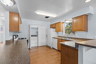 336 Reppert St in Bacliff, TX - Building Photo - Building Photo