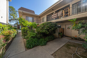 1003 N Stoneman Ave in Alhambra, CA - Building Photo - Building Photo