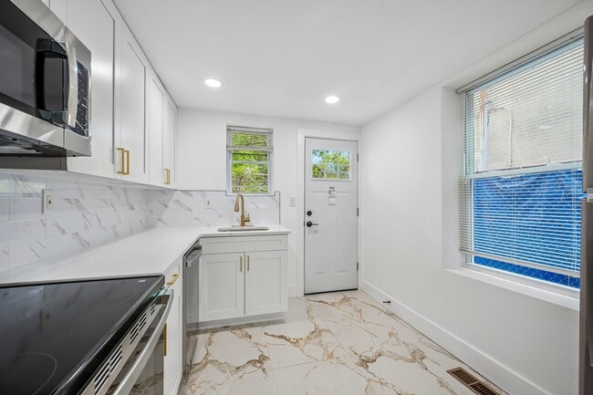 2125 N Marston St in Philadelphia, PA - Building Photo - Building Photo