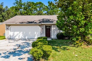 8257 Knotts Landing Dr N in Jacksonville, FL - Building Photo