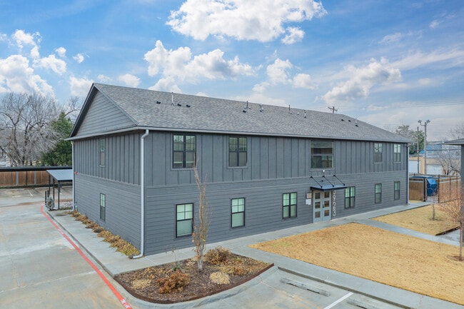 3915 N Pennsylvania Ave