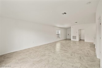 4037 Villa Doria Ct, Unit 132AR in North Fort Myers, FL - Building Photo - Building Photo