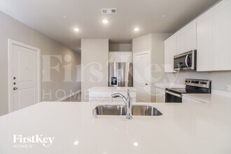 334 Niki Dr in Lewisville, TX - Foto de edificio - Building Photo