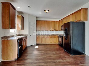 5318 Ian Dr in McLeansville, NC - Foto de edificio - Building Photo