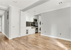 East 105th Street, Unit 1 in New York, NY - Building Photo