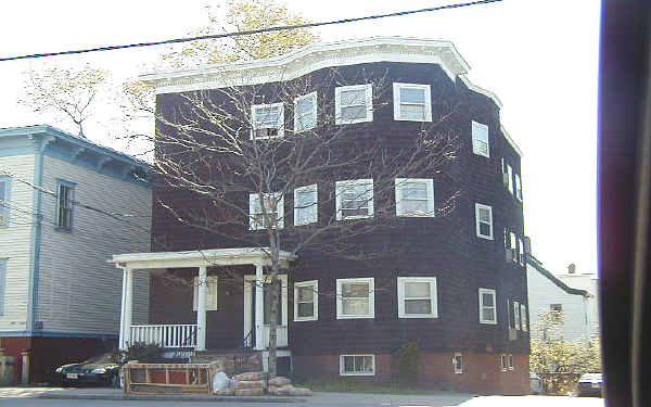 135 Central St in Somerville, MA - Foto de edificio