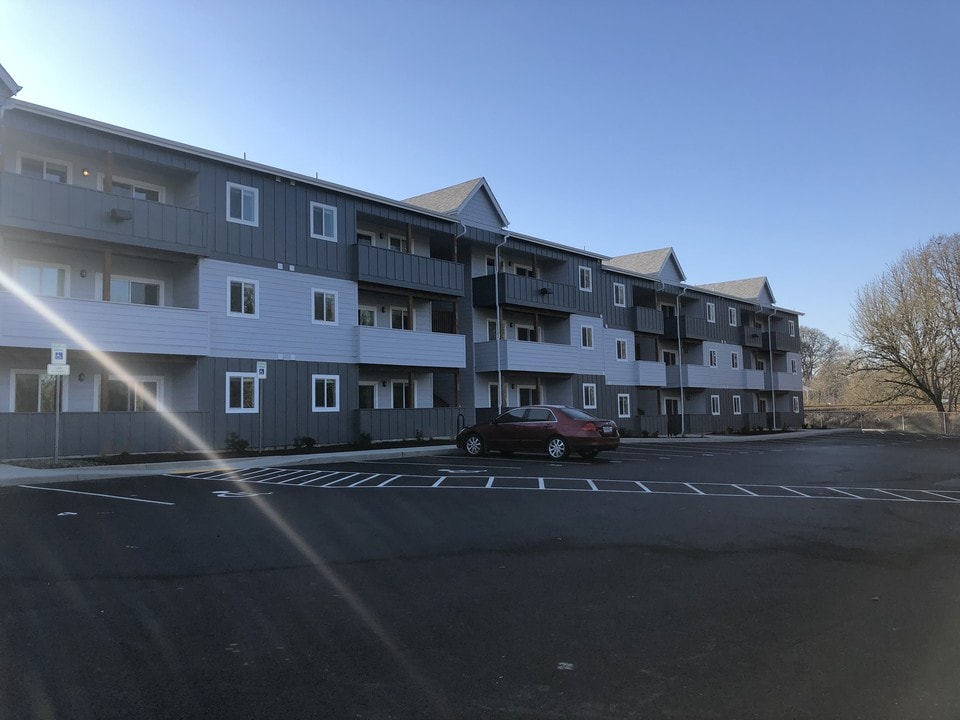 Salt Creek Apartments in Amity, OR - Building Photo